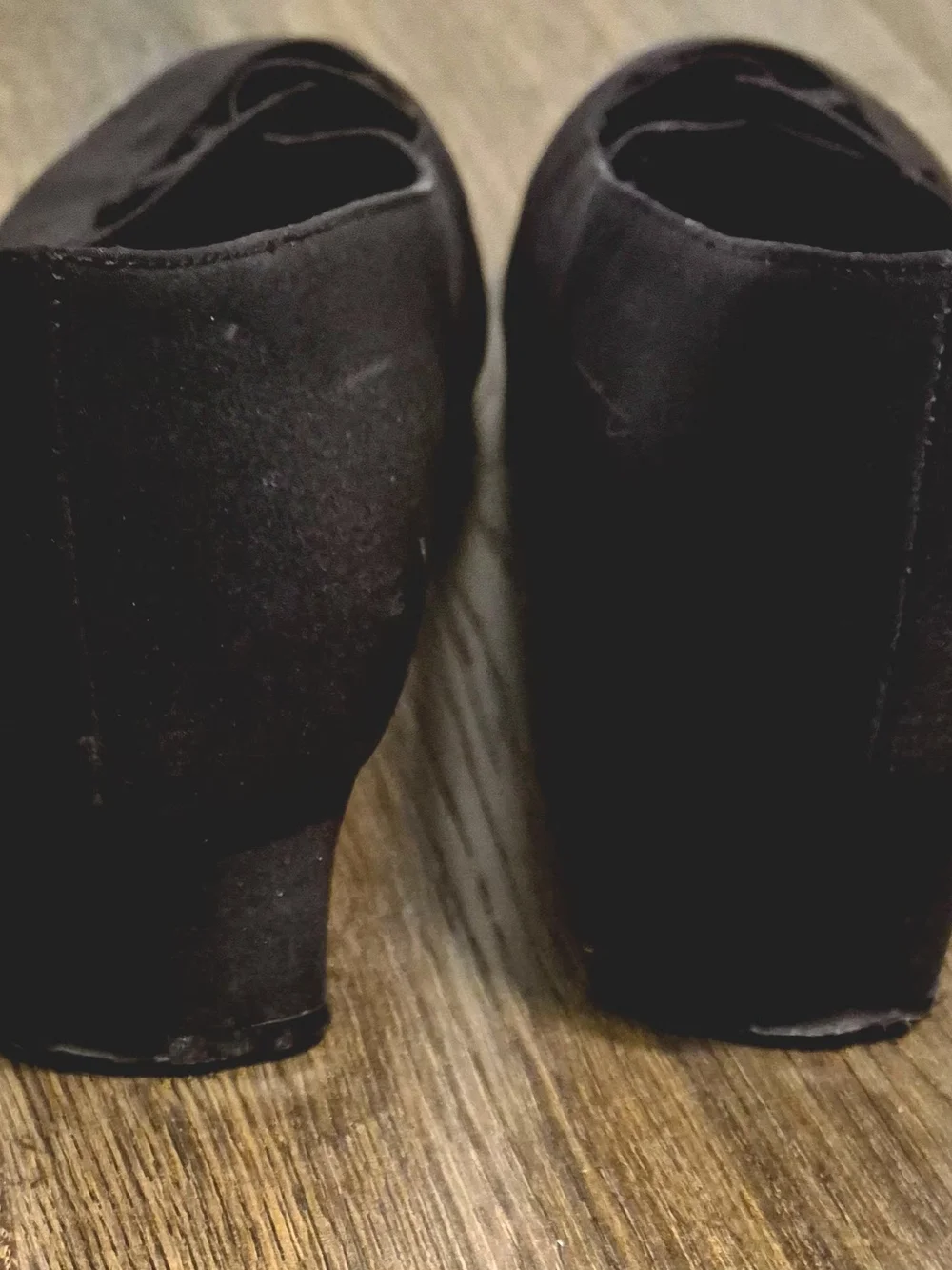 Mootsies Tootsies Black Suede Crisscross Low Heels.